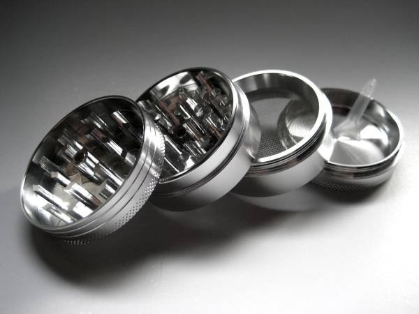 画像3: アルミ3層式グラインダー◎ピック付/クラッシャー【シルバー】 (3)