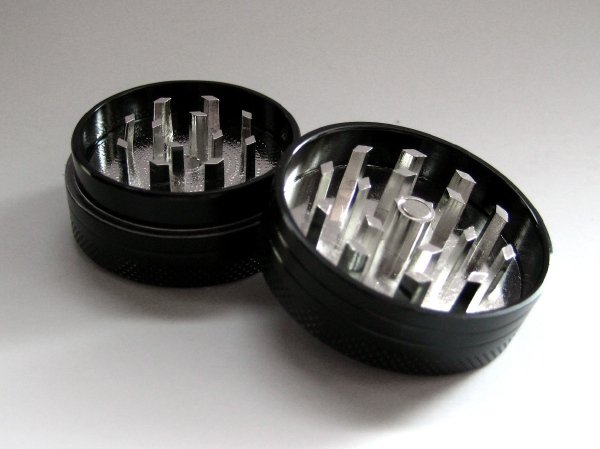 画像2: アルミ製グラインダー/クラッシャー【ブラック】 (2)