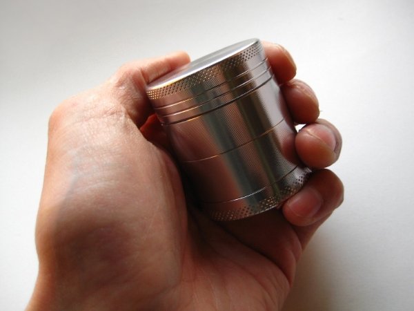 画像5: “ミドルサイズ”アルミ3層式グラインダー◎ピック付/クラッシャー【シルバー】 (5)