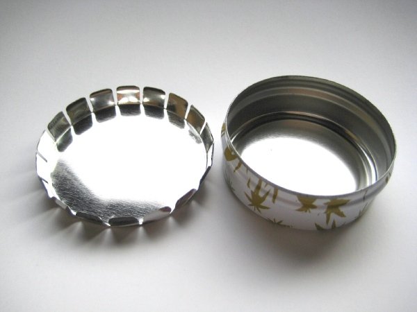 画像3: budbomb社製スタッシュ缶ピルケース【ハシシ/チョコ/チャラス柄】 (3)